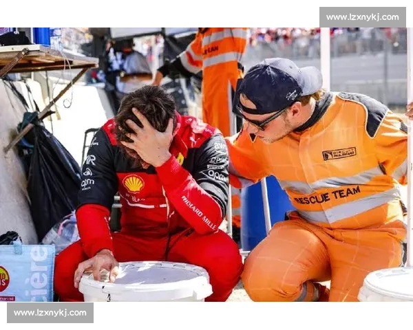 离大谱!劳森车载惊魂:两名马修横穿赛道险酿惨剧 离大谱!劳森车载惊魂:两名马修横穿赛道险酿惨剧